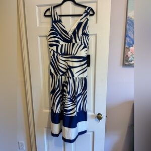 NWT White House Black Market Sleeveless Sateen Navy& White Leaf Print Midi Dress